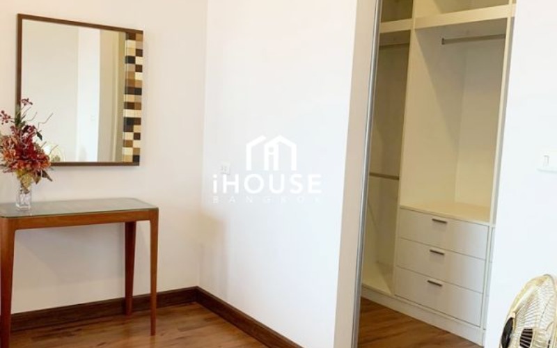 Q. House Condo Sathorn