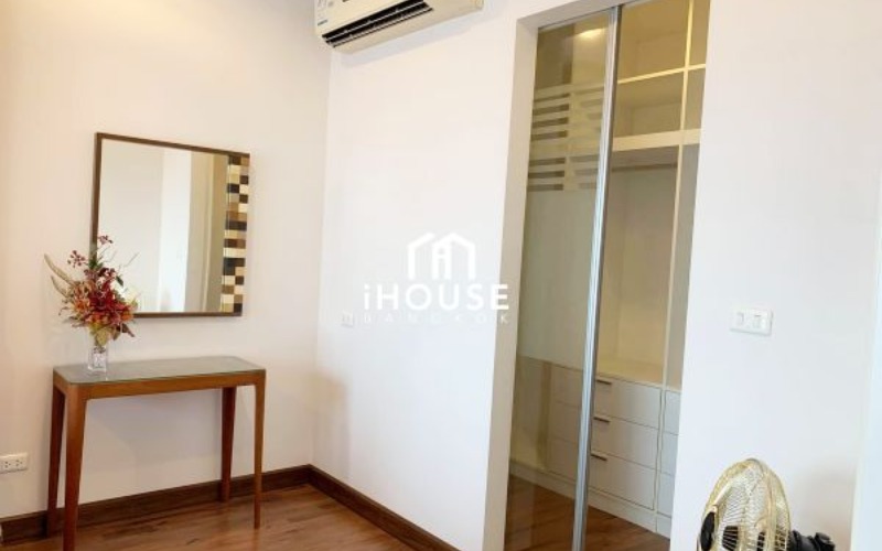 Q. House Condo Sathorn