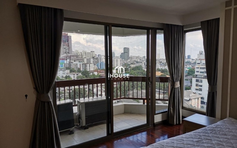 Baan Phaholyothin Place