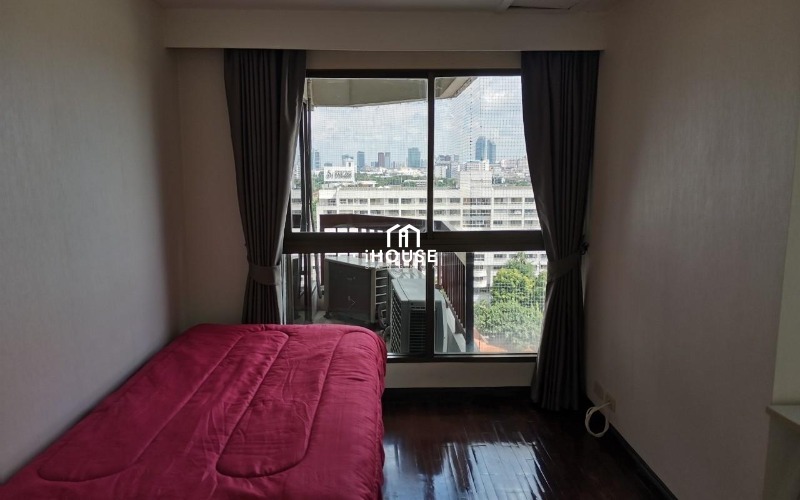 Baan Phaholyothin Place